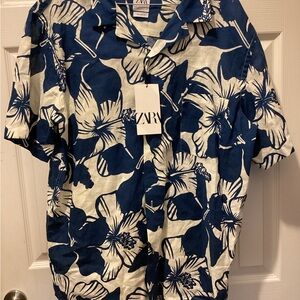 Zara Men's Navy and White Floral Shirt